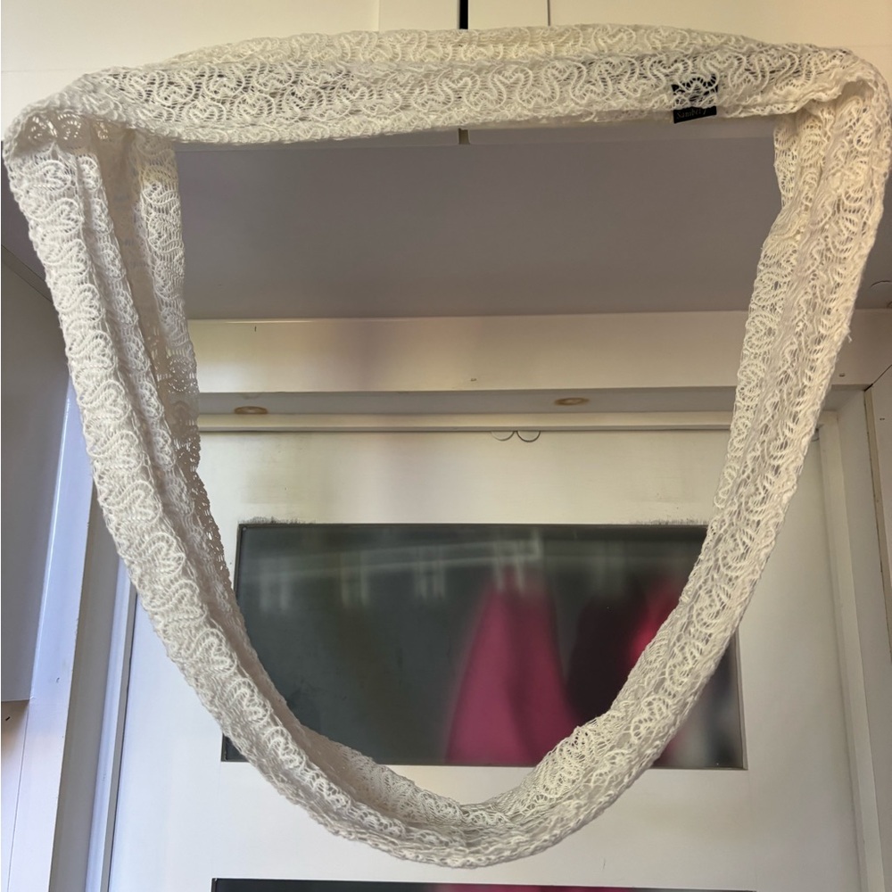 Elegant White Lace-pattern Infinity Scarf